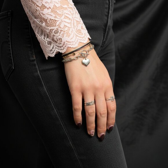 Stainless Steel Heart Charm Toggle Bracelet 8 inch Trendy Women’s NWOT - Picture 7 of 8